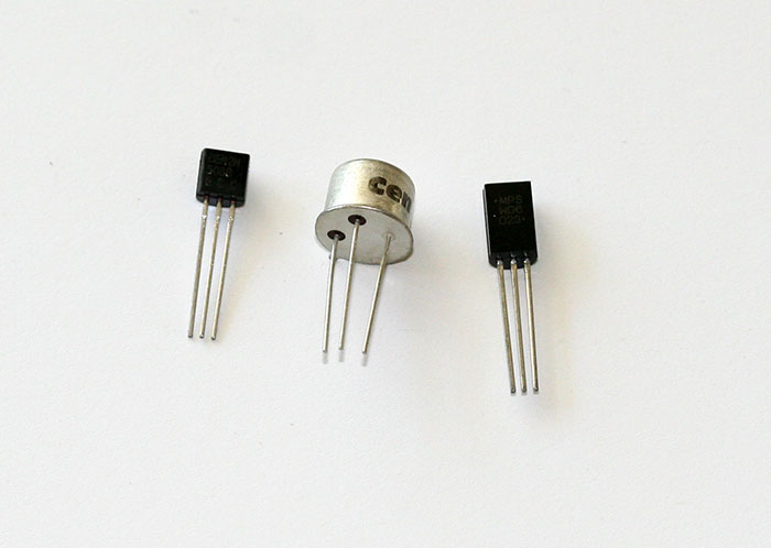 Transistor found in the FET/500.  L-R: TO92, TO39, TO92-3 (Rev F Only)